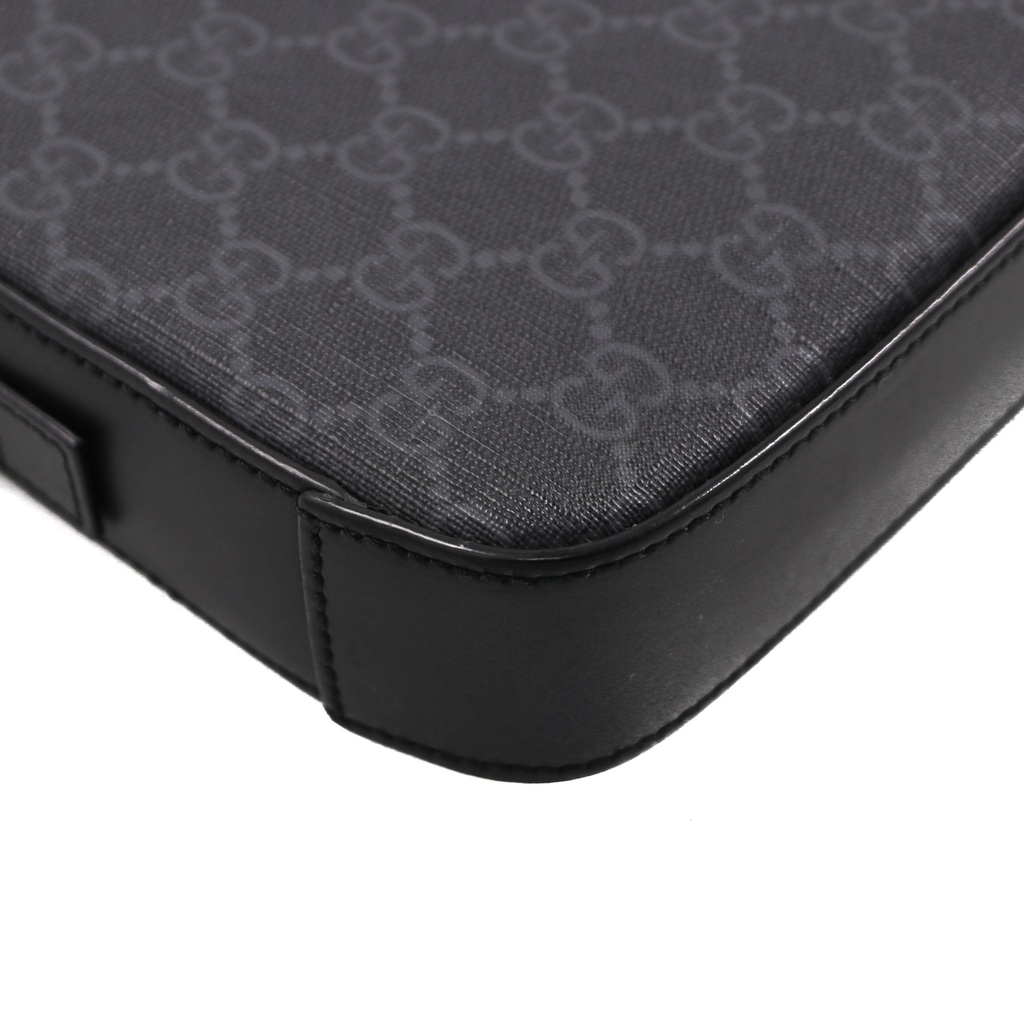 Gucci GG Supreme Clutch Bag