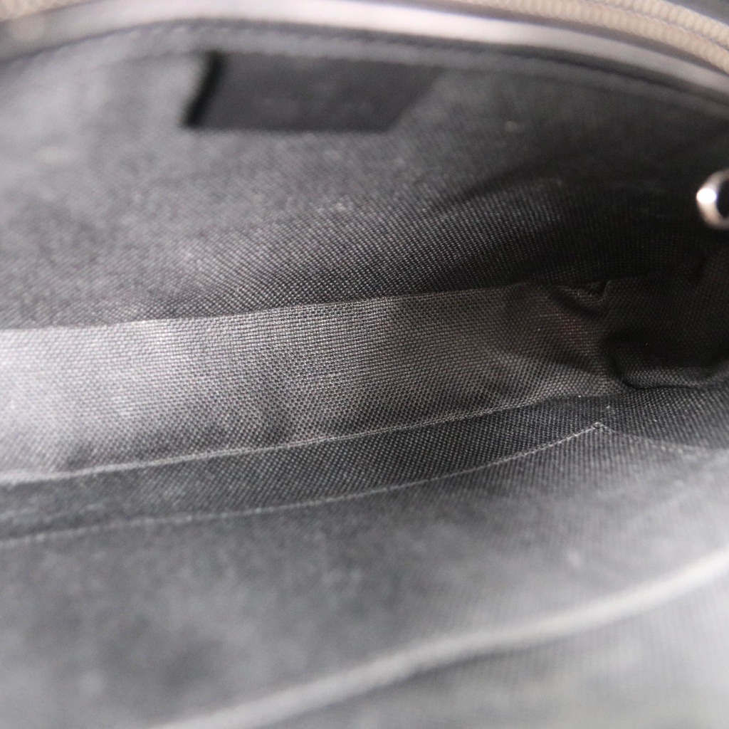 Gucci GG Supreme Clutch Bag