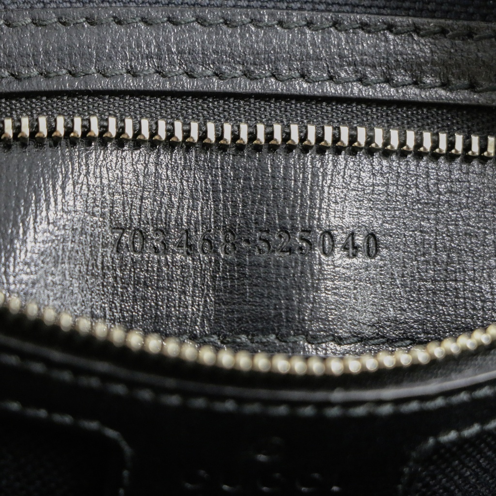 Gucci GG Supreme Canvas Shoulder Bag in Black 703468