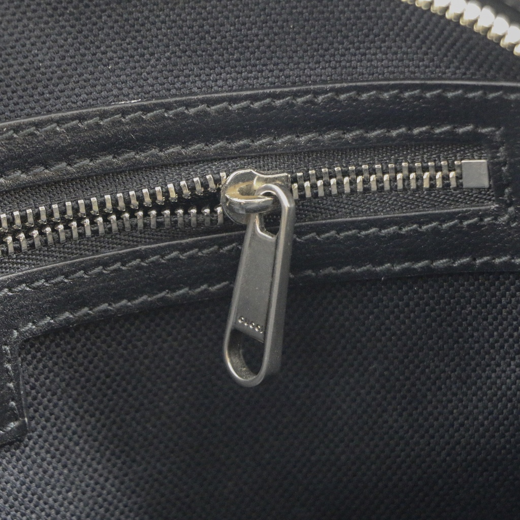 Gucci GG Supreme Canvas Shoulder Bag in Black 703468