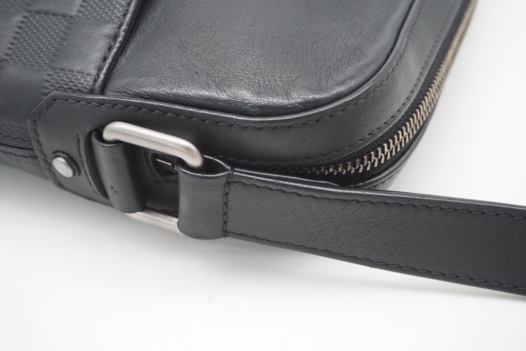 Louis Vuitton District Pochette Shoulder Bag