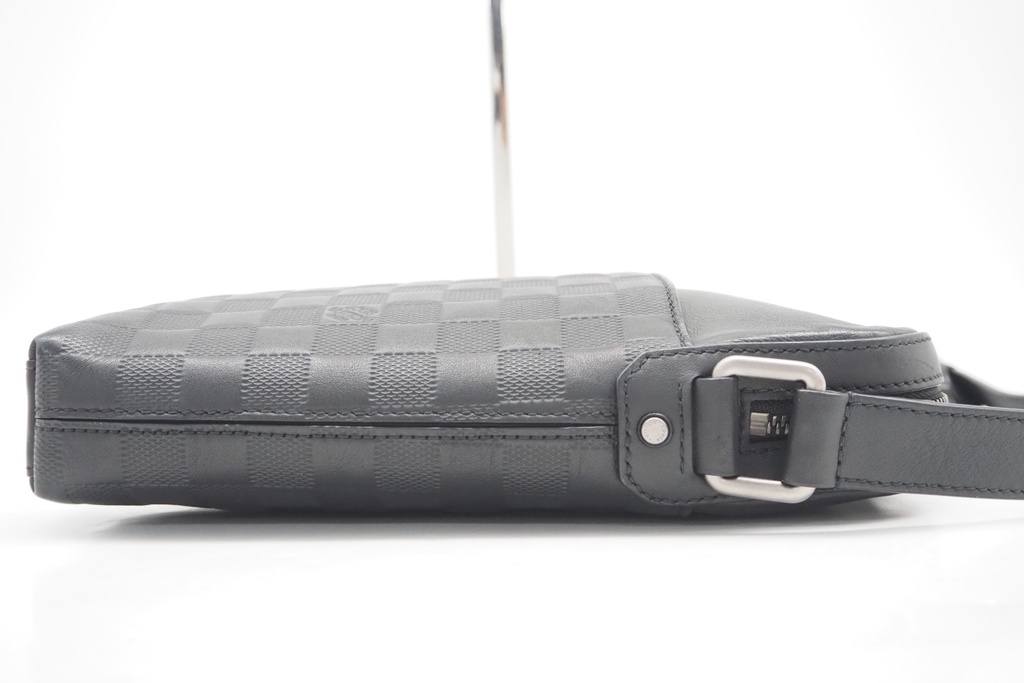 Louis Vuitton District Pochette Shoulder Bag