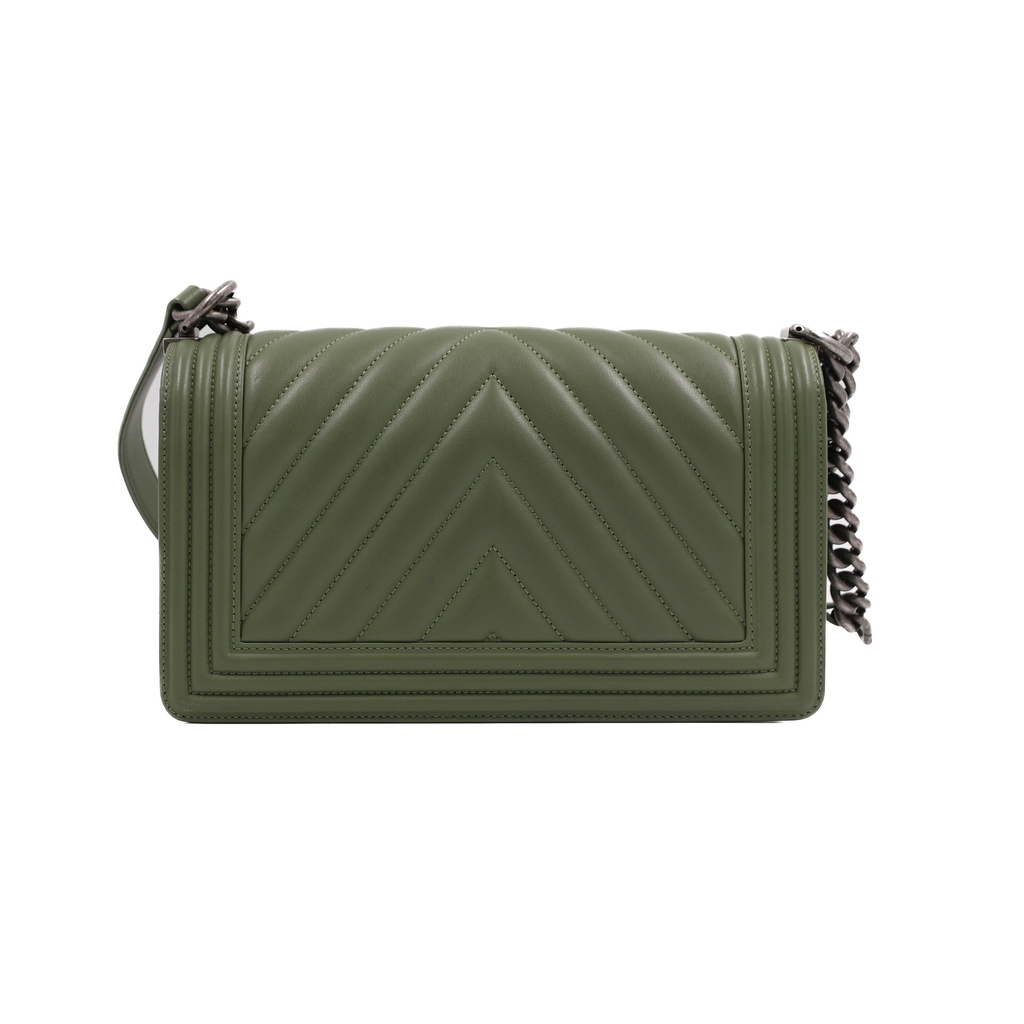 Chanel Calfskin Chevron Medium Boy Flap Green