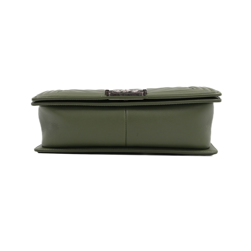 Chanel Calfskin Chevron Medium Boy Flap Green