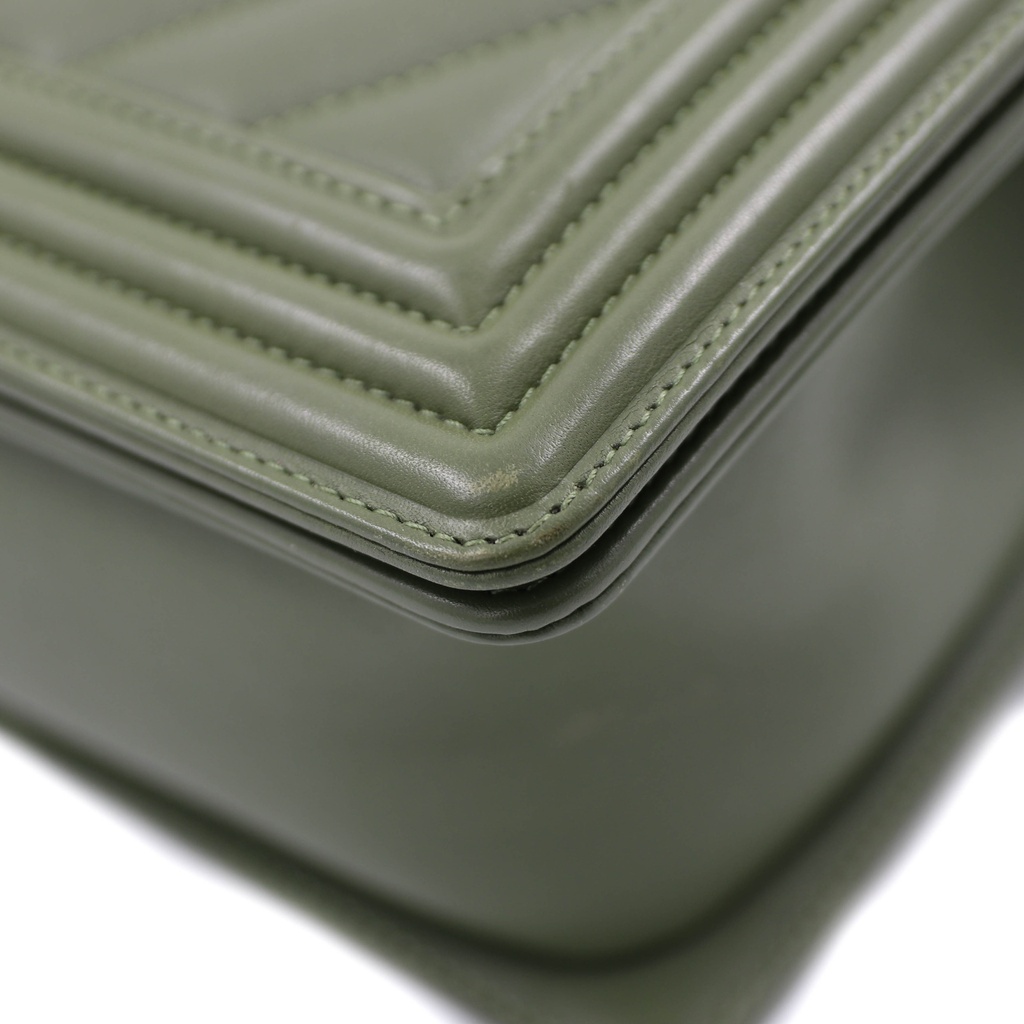 Chanel Calfskin Chevron Medium Boy Flap Green
