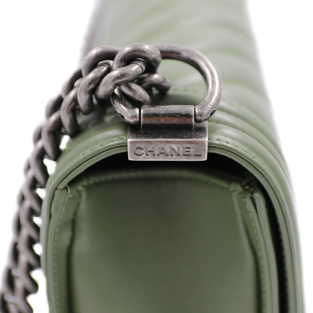 Chanel Calfskin Chevron Medium Boy Flap Green
