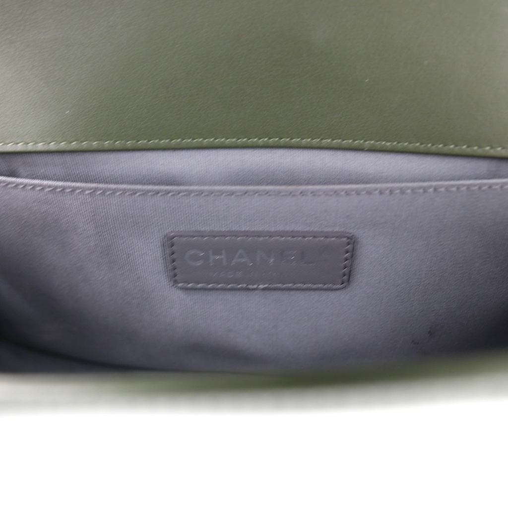 Chanel Calfskin Chevron Medium Boy Flap Green