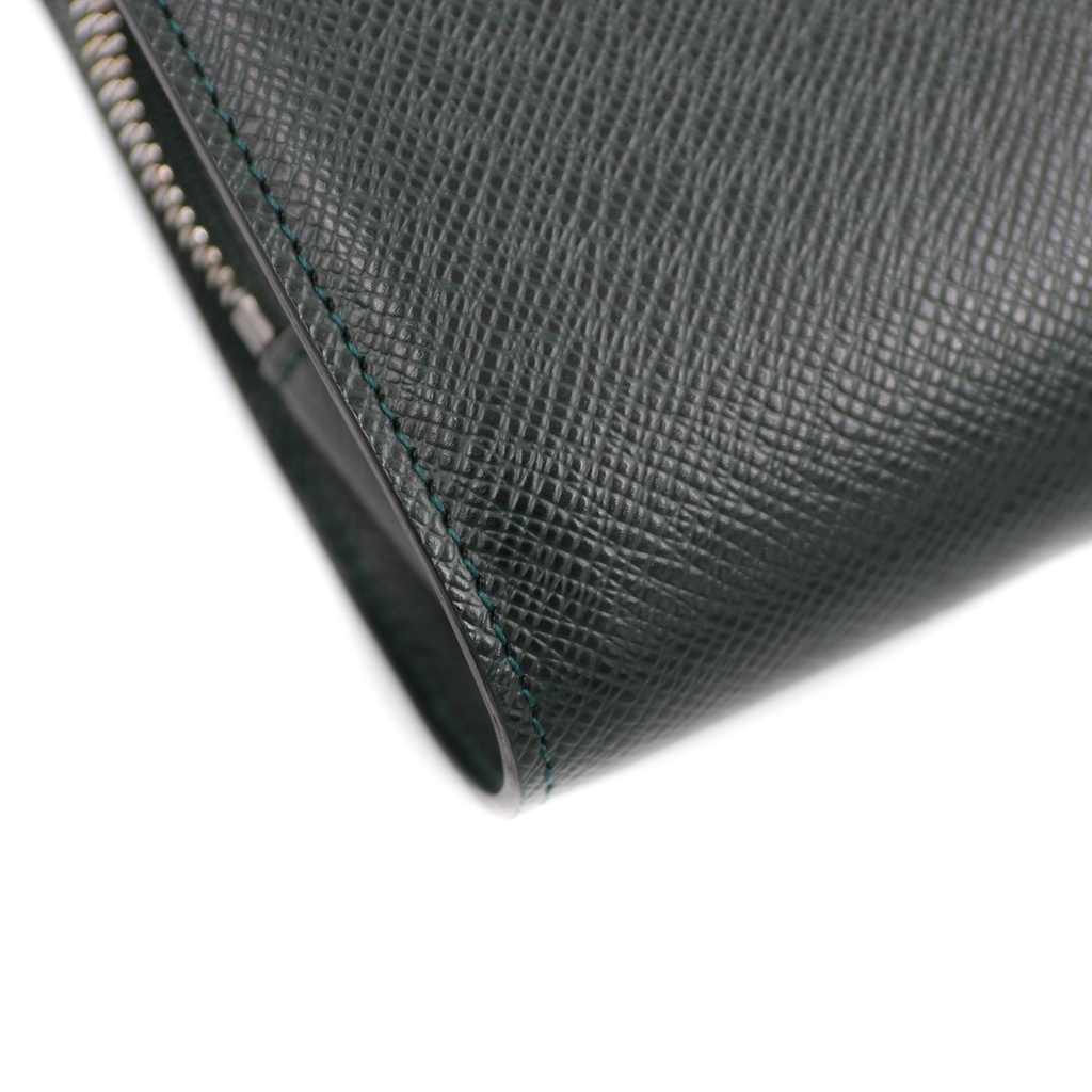 Louis Vuitton Taiga Baikal Second Clutch Green