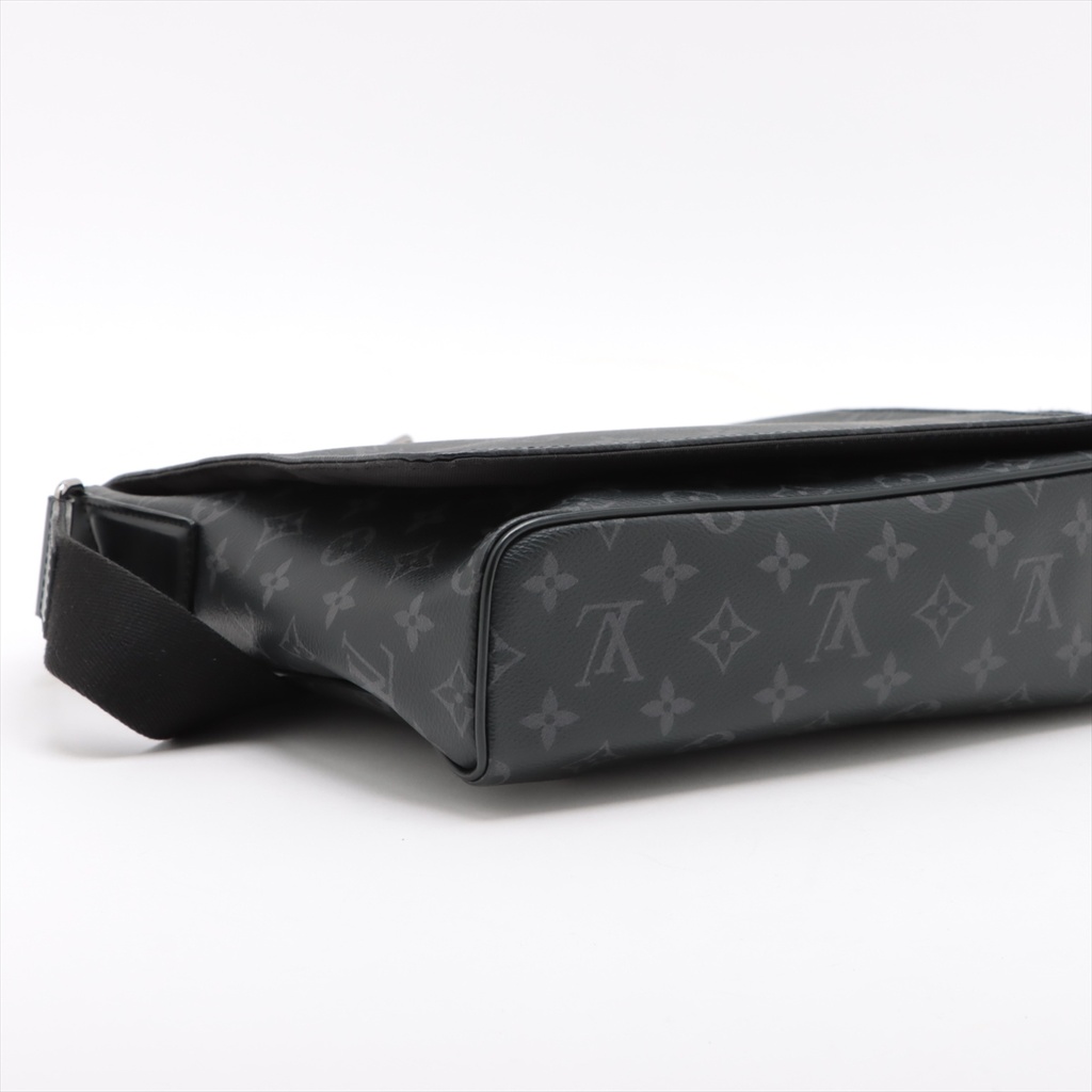 Louis Vuitton Monogram Eclipse District MM 