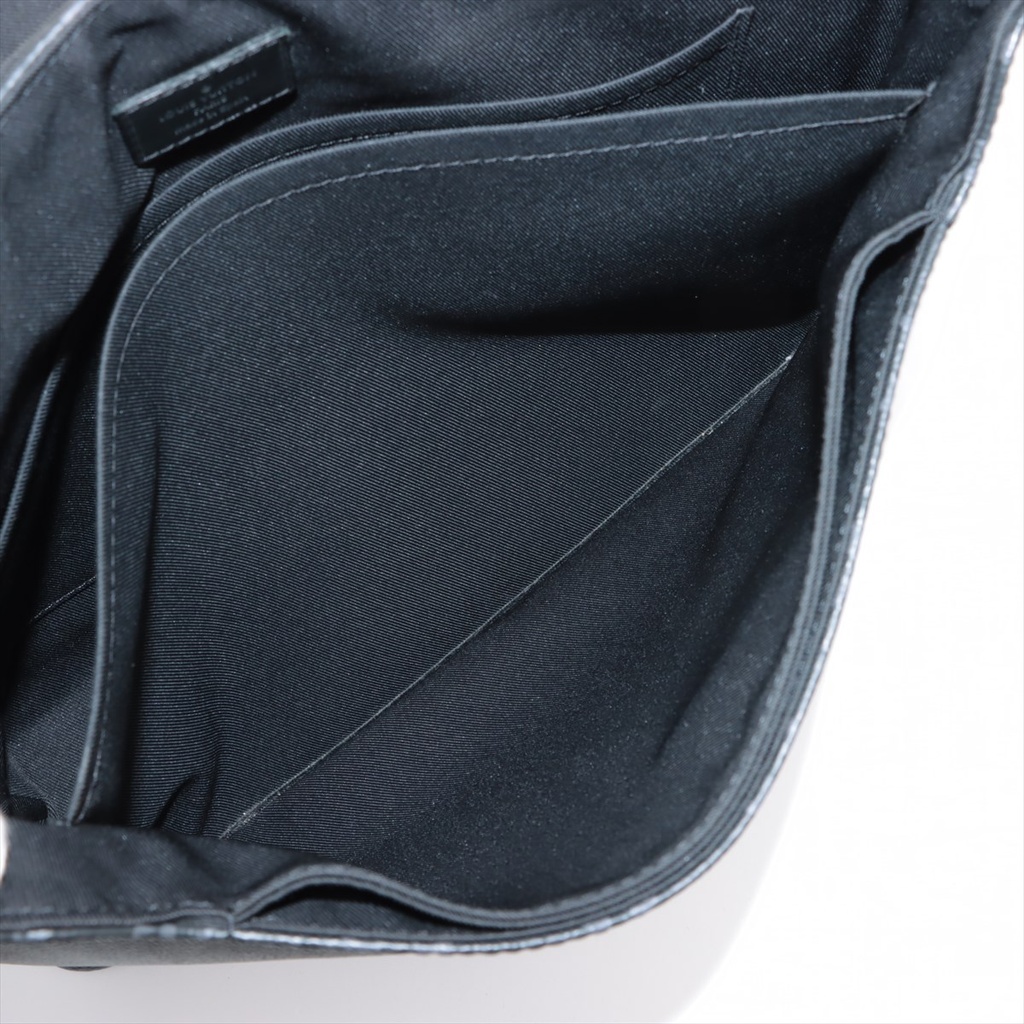 Louis Vuitton Monogram Eclipse District MM 