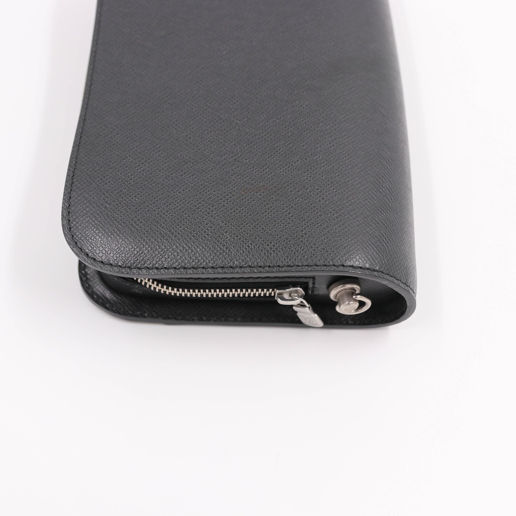 Louis Vuitton Clutch Bag Taiga Baikal Black