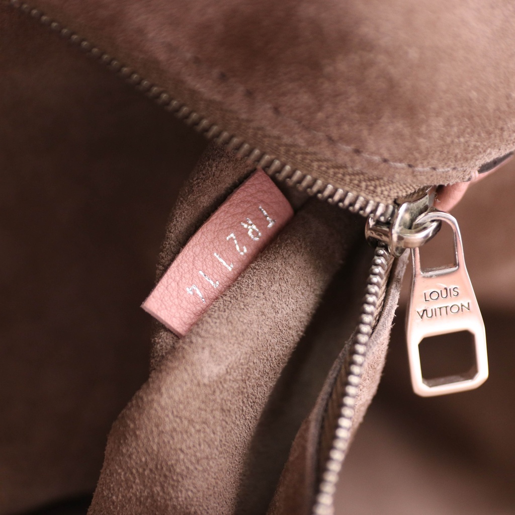 Louis Vuitton Veau Cachemire Soft Lockit PM Galet