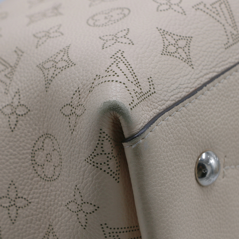 Louis Vuitton Mahina Carmel Hobo Bag Creme