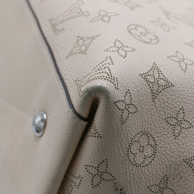 Louis Vuitton Mahina Carmel Hobo Bag Creme