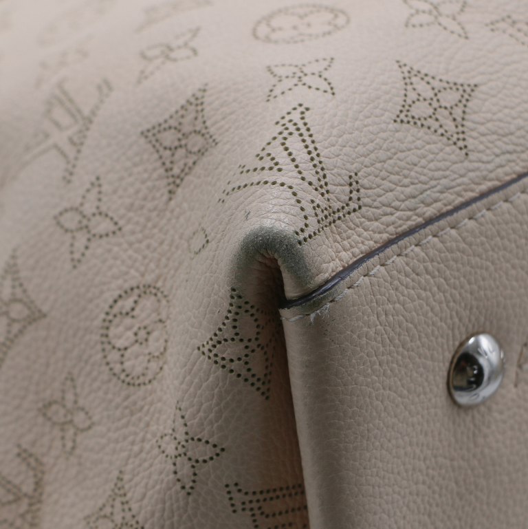 Louis Vuitton Mahina Carmel Hobo Bag Creme