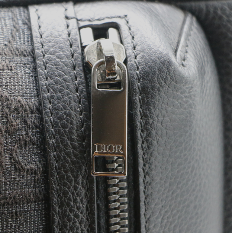 Christian Dior Oblique 2.0 Ridder Zipped Messenger Bag