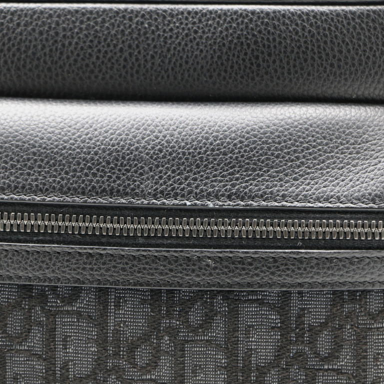 Christian Dior Oblique 2.0 Ridder Zipped Messenger Bag