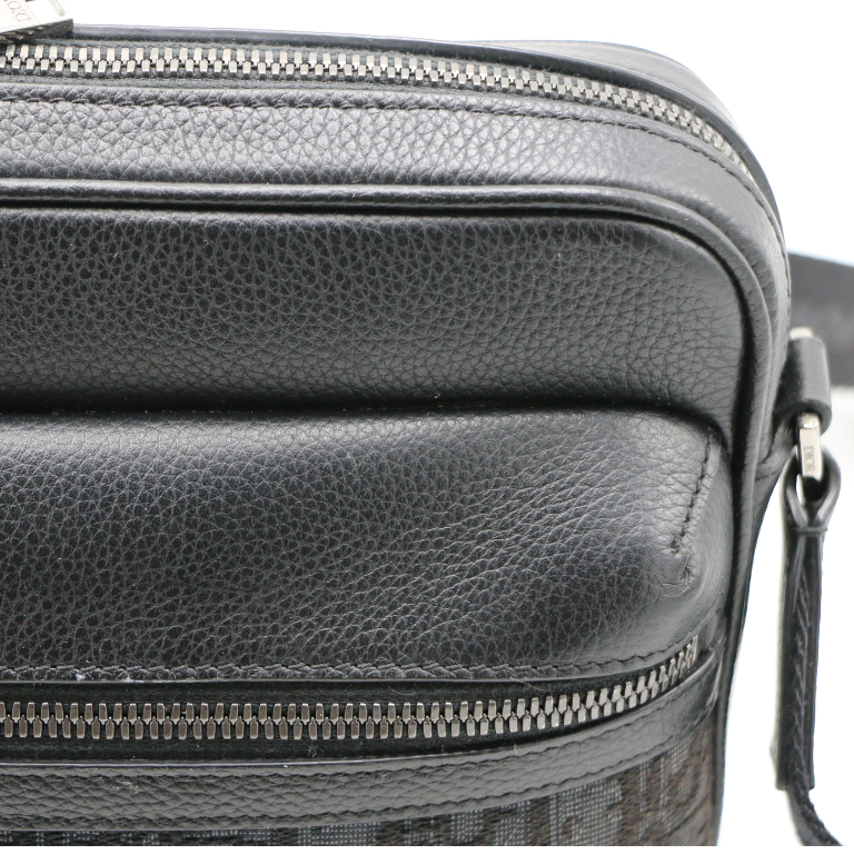 Christian Dior Oblique 2.0 Ridder Zipped Messenger Bag