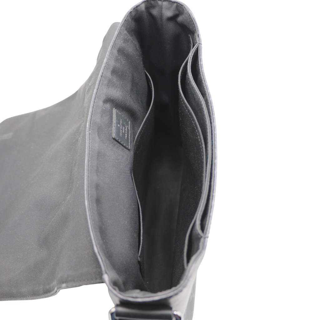 Louis Vuitton Monogram Eclipse District MM