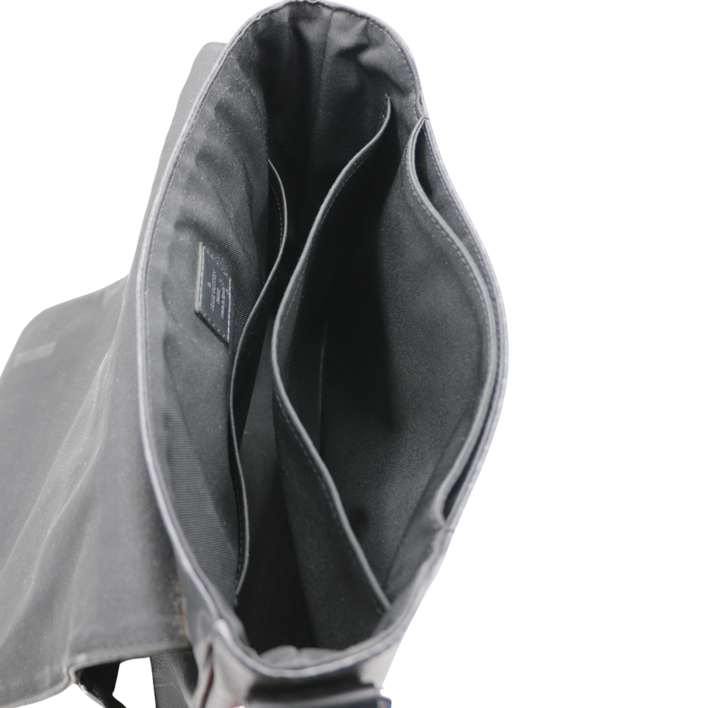 Louis Vuitton Monogram Eclipse District MM