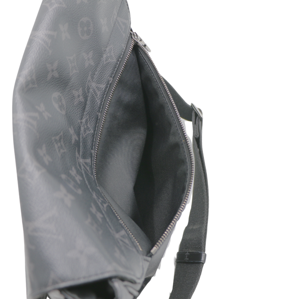 Louis Vuitton Monogram Eclipse District MM
