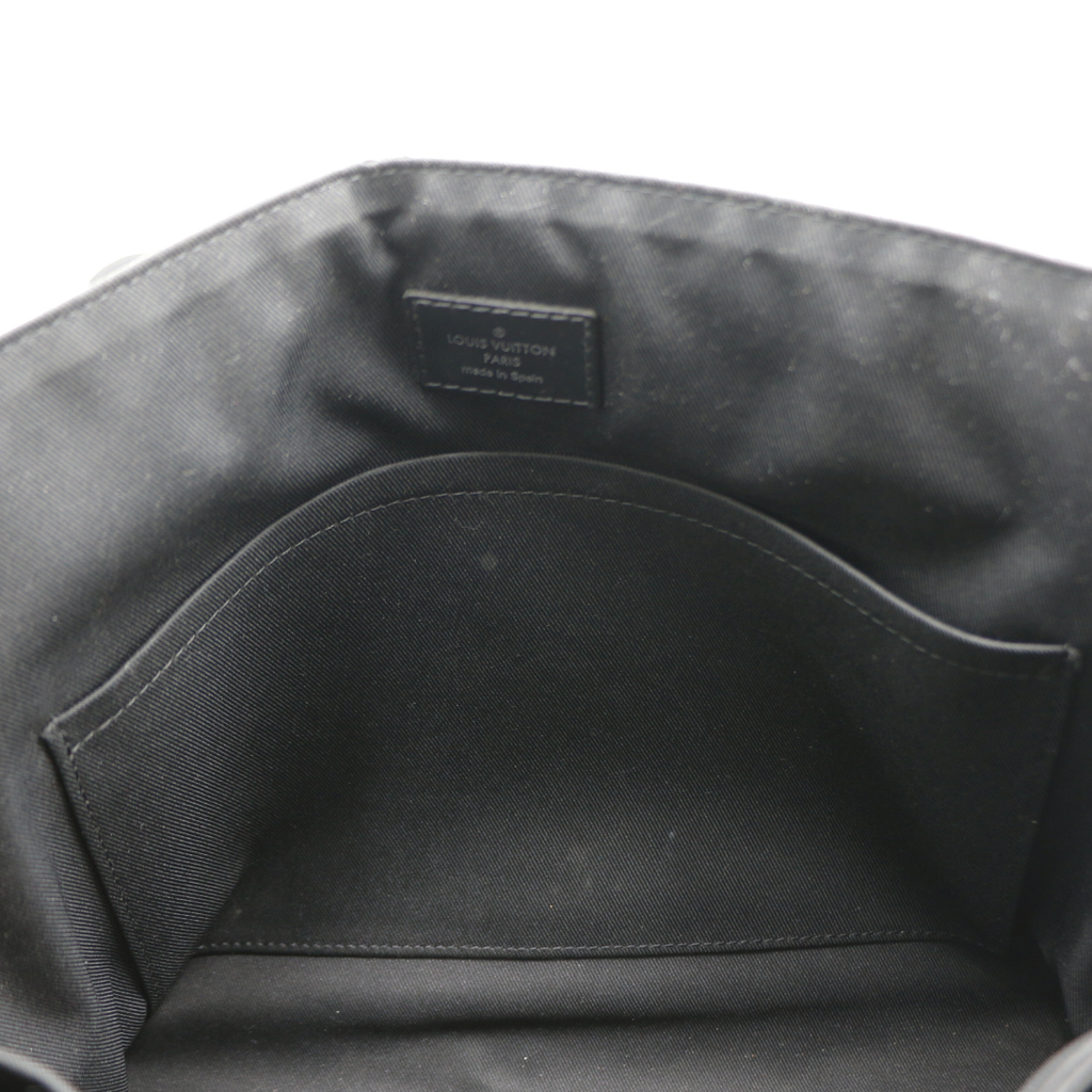 Louis Vuitton Monogram Eclipse District MM