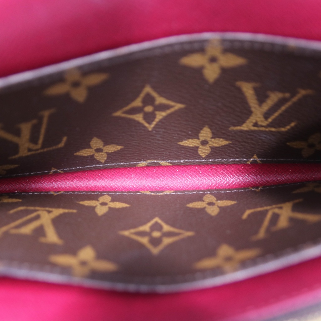 Louis Vuitton Monogram Sarah Wallet