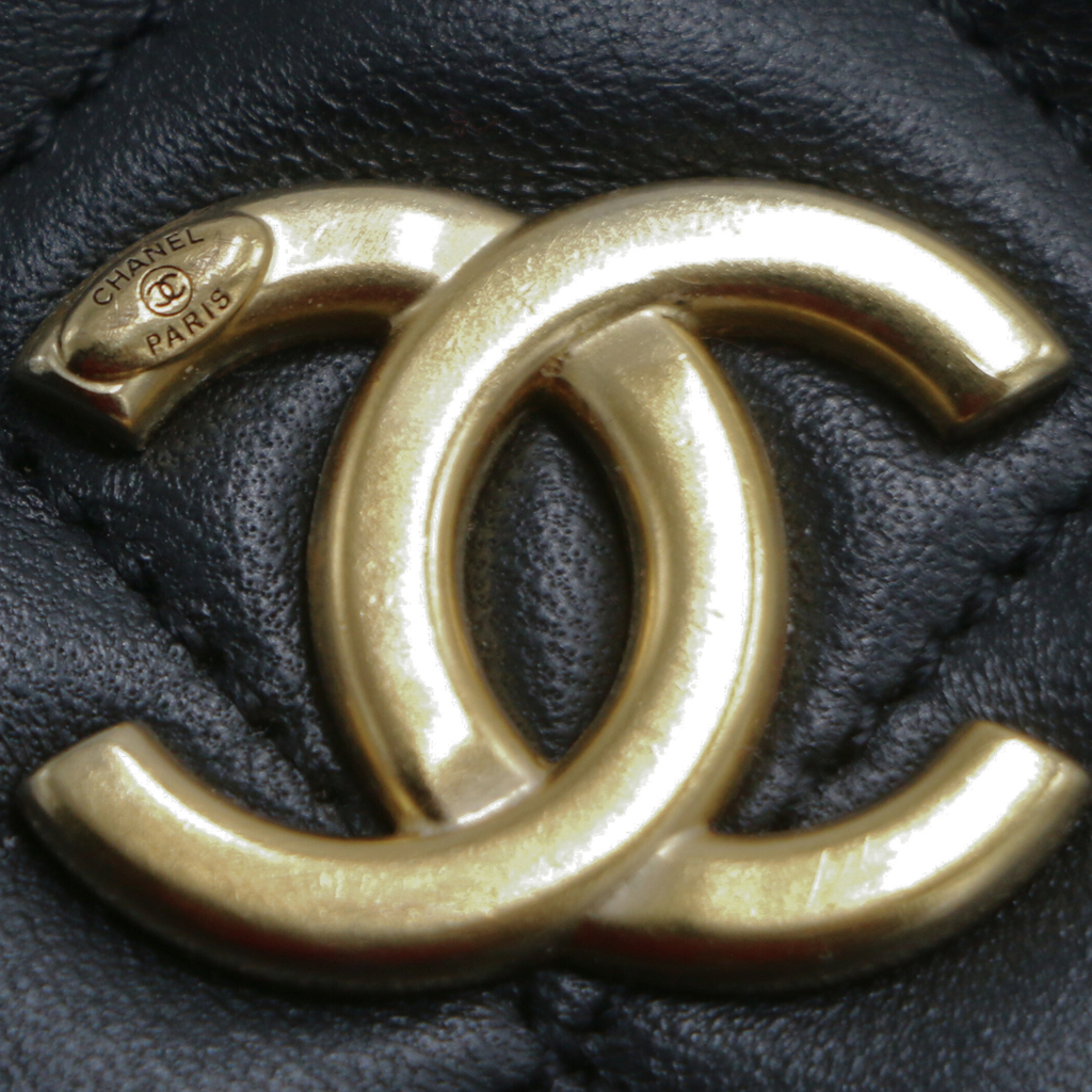 Chanel Lambskin Quilted Top Handle Small Vanity Case Black