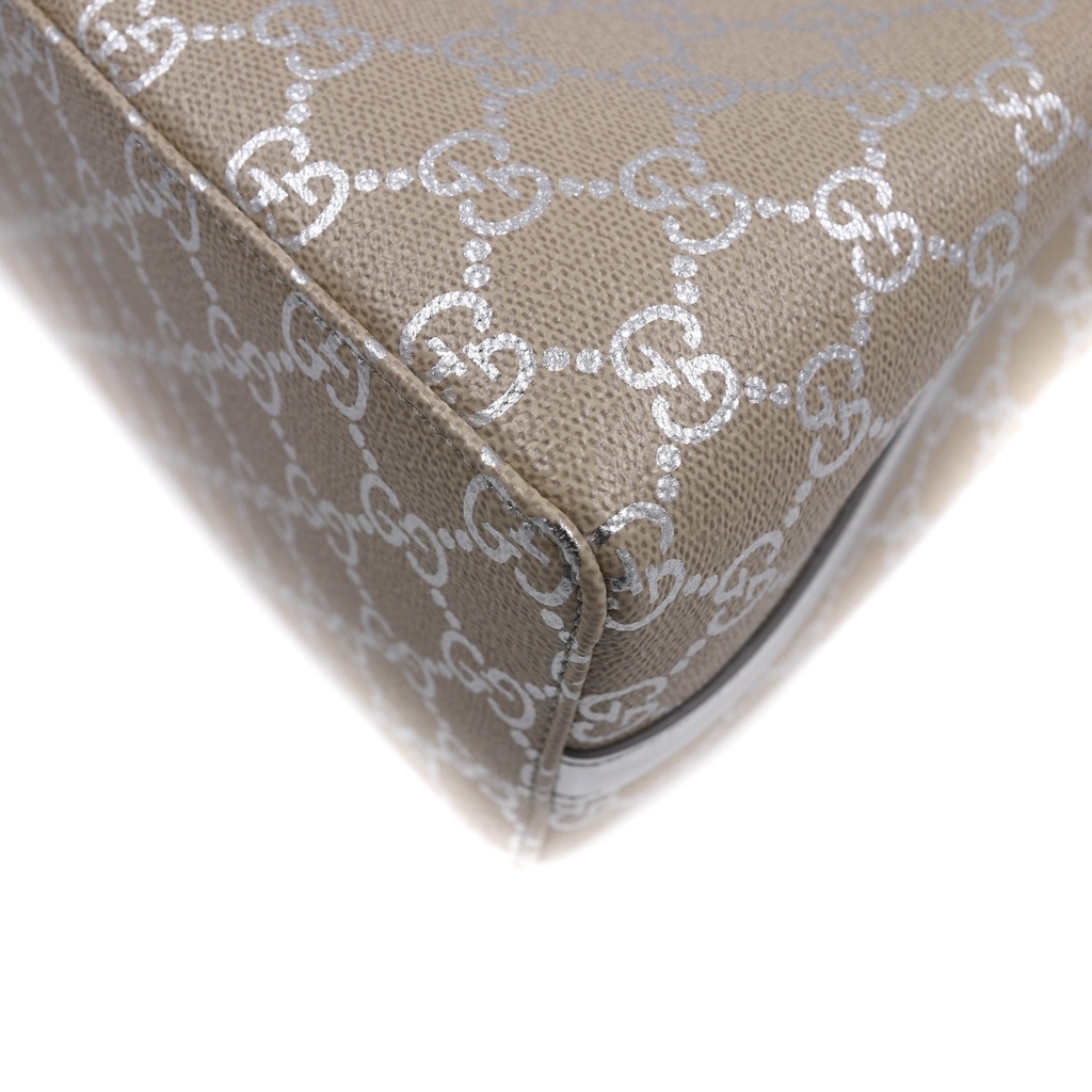 Gucci GG Emblem Medium Tote Bag 815214