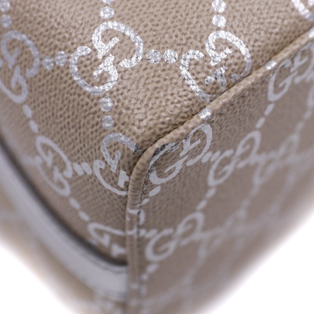 Gucci GG Emblem Medium Tote Bag 815214