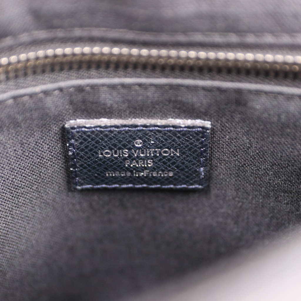 Louis Vuitton Taiga Leather Roman PM