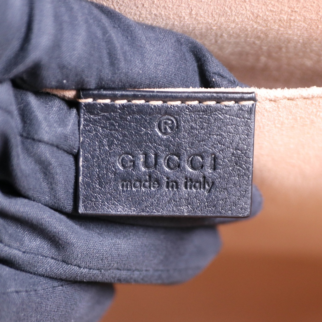 Gucci Black Leather Diana Medium 660195