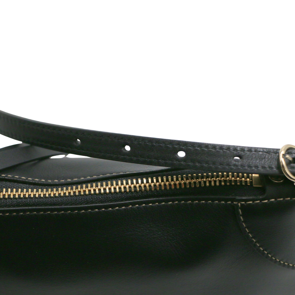 Gucci GG emblem Leather Shoulder bag Black 818157