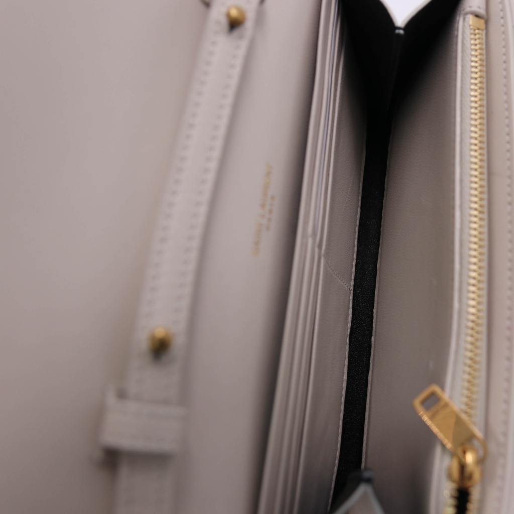 Yves Sint Laurent Le Mallion Wallet On Chain