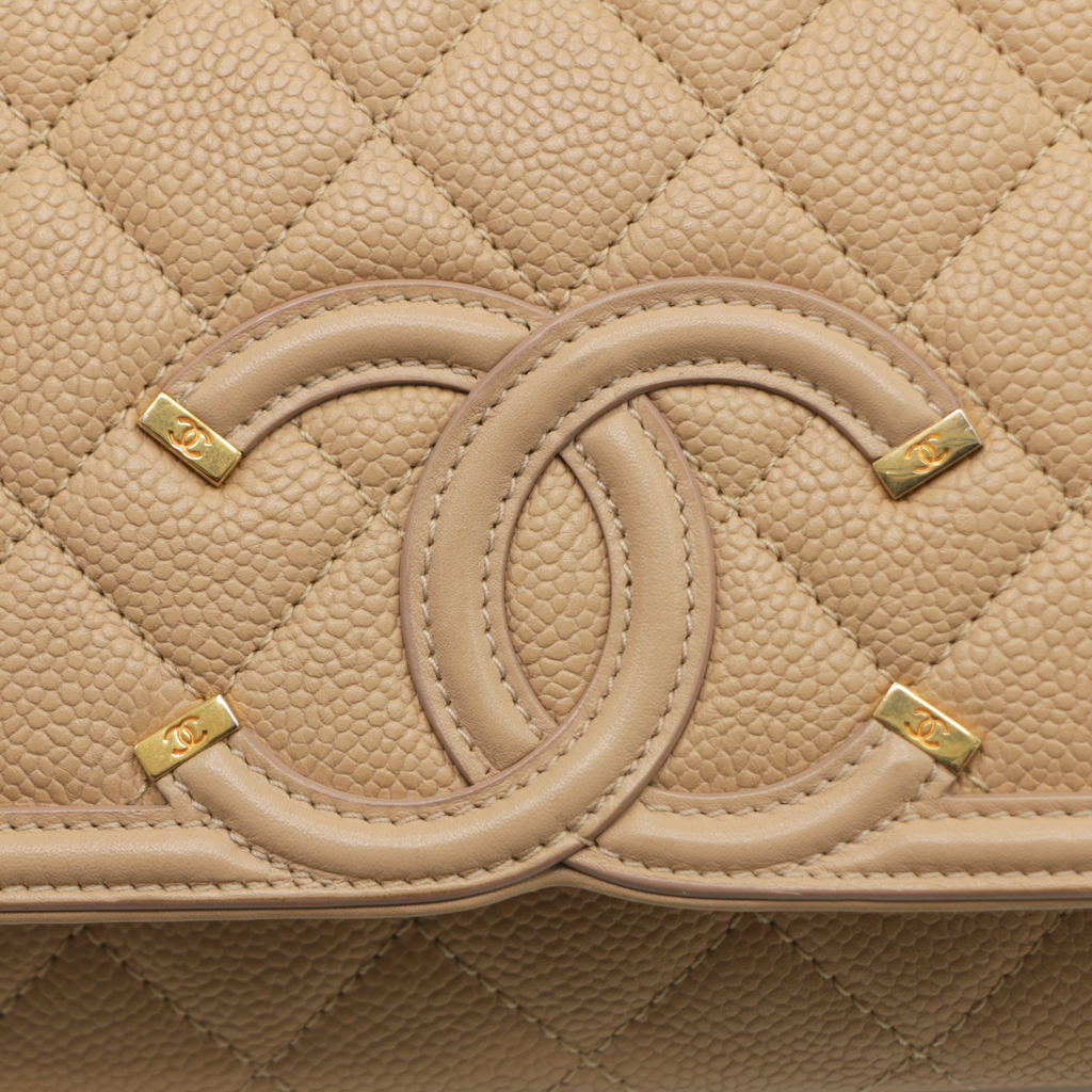 Caviar Quilted CC Filigree Wallet On Chain WOC in Beige