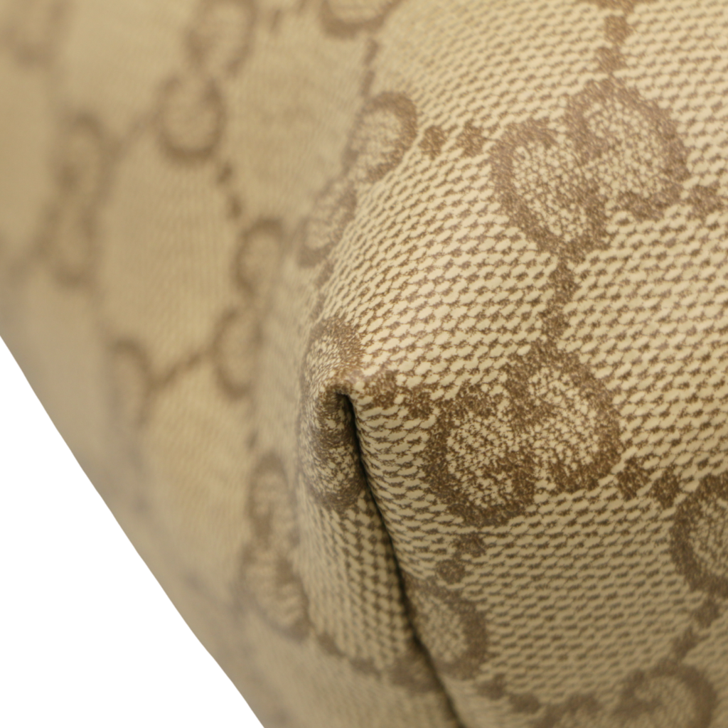 Gucci GG Medium Pouch 875821