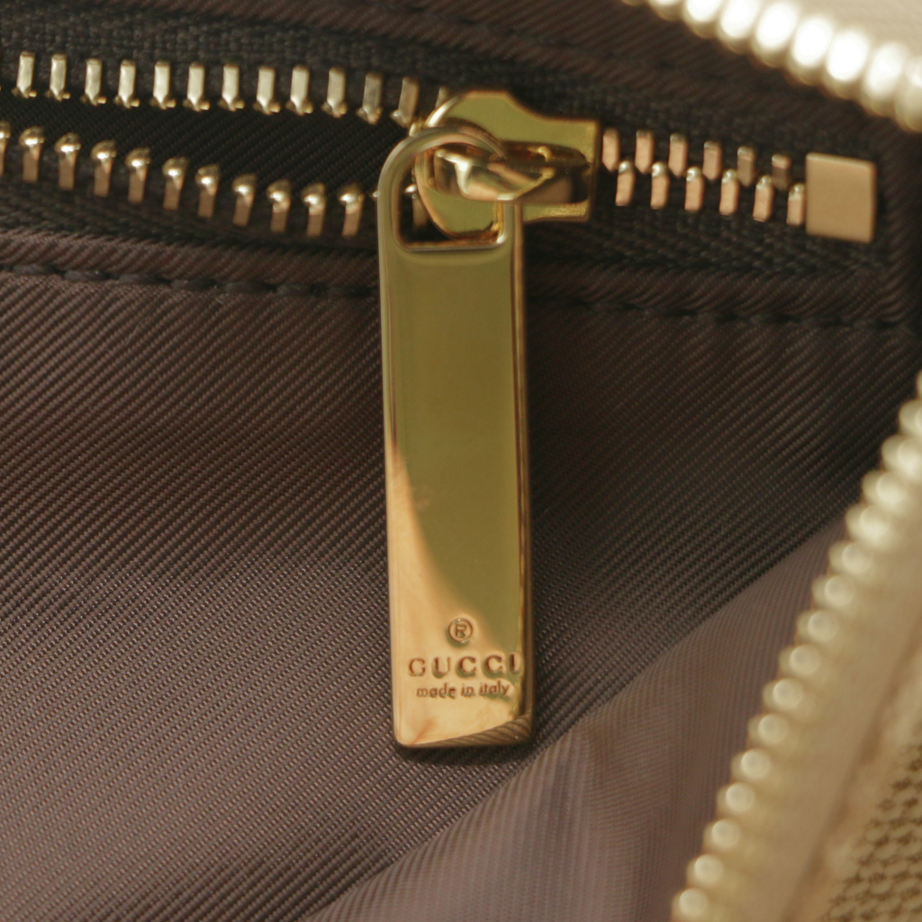 Gucci GG Medium Pouch 875821