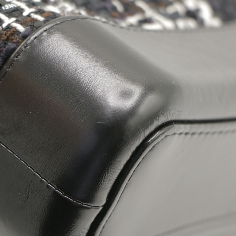 Chanel Gabrielle Small Hobo Bag White&Black Tweed and Leather