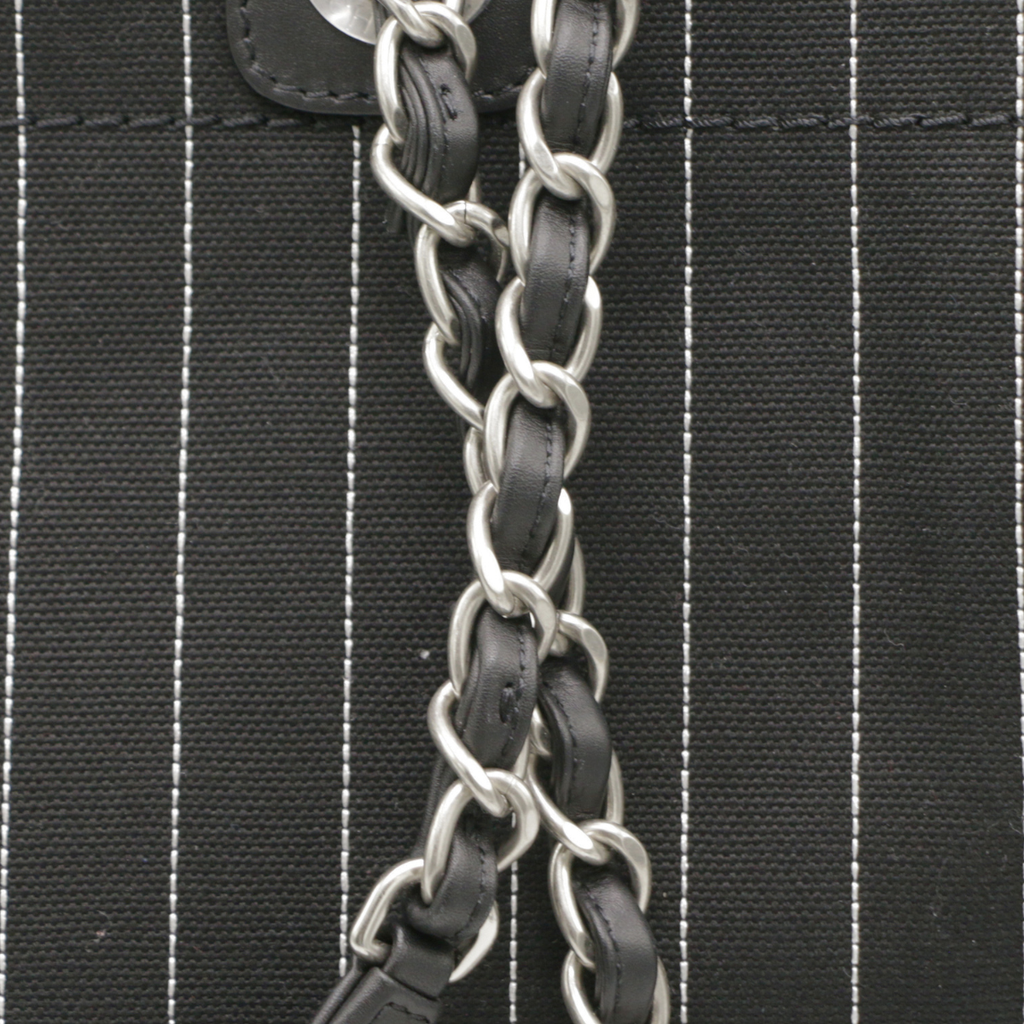Chanel Deauville shopping bag in Black& White canvas and black leather