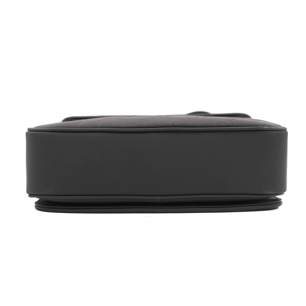 Gucci Rubber-Effect Medium Messenger Bag in Black 775097