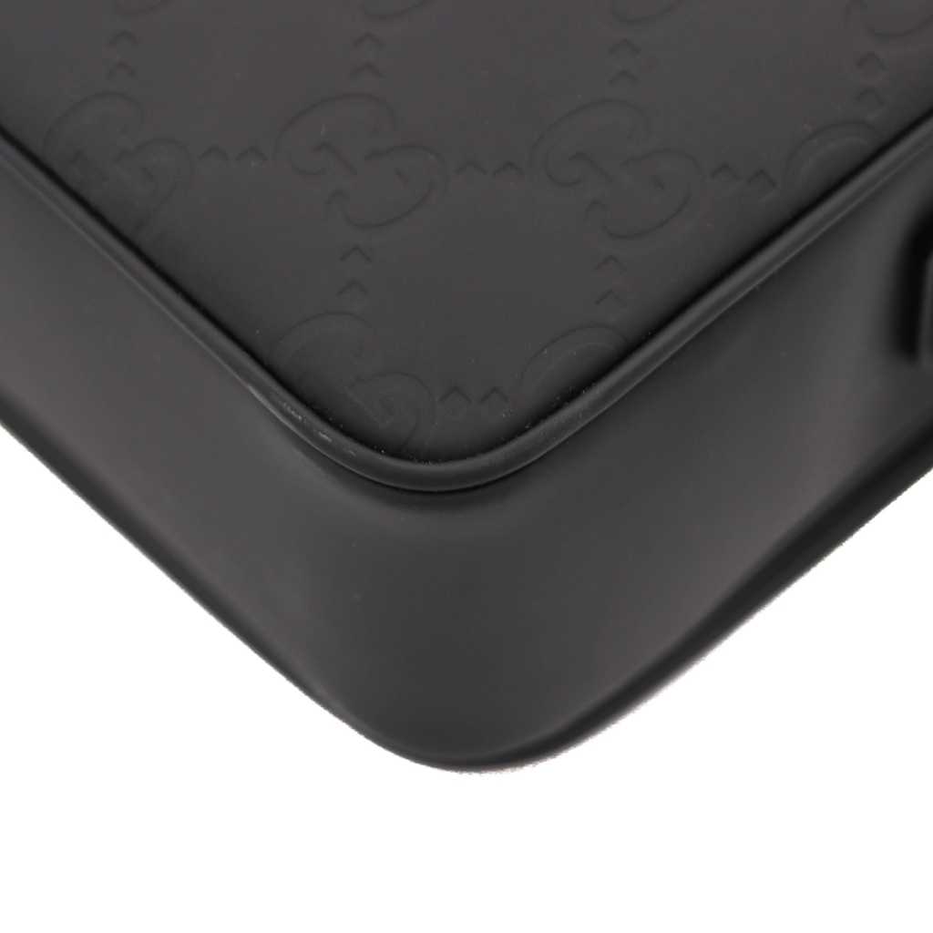 Gucci Rubber-Effect Medium Messenger Bag in Black 775097