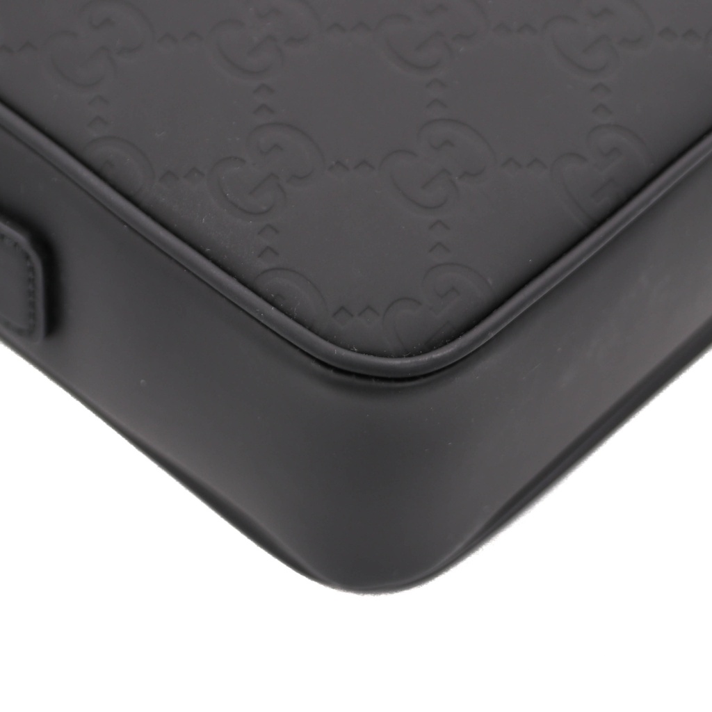 Gucci Rubber-Effect Medium Messenger Bag in Black 775097