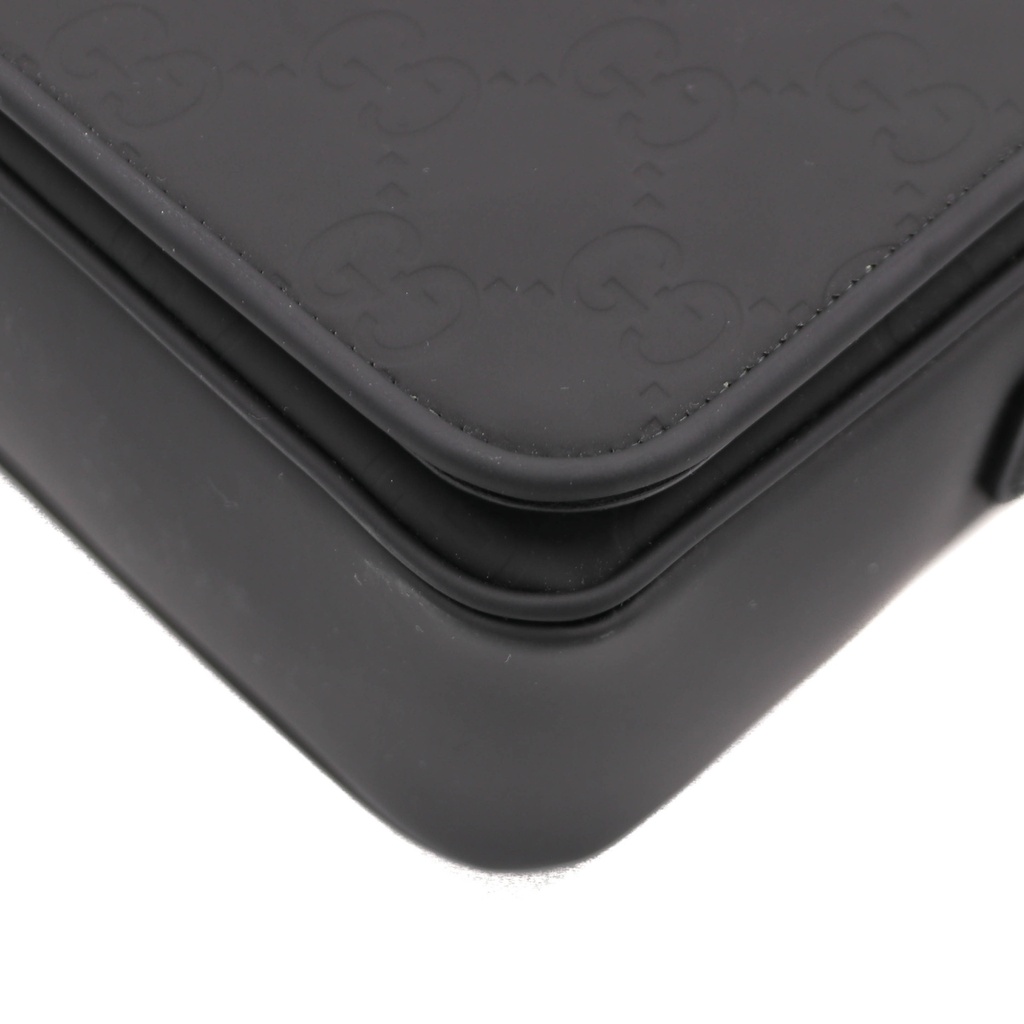 Gucci Rubber-Effect Medium Messenger Bag in Black 775097