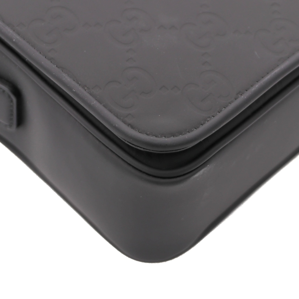 Gucci Rubber-Effect Medium Messenger Bag in Black 775097