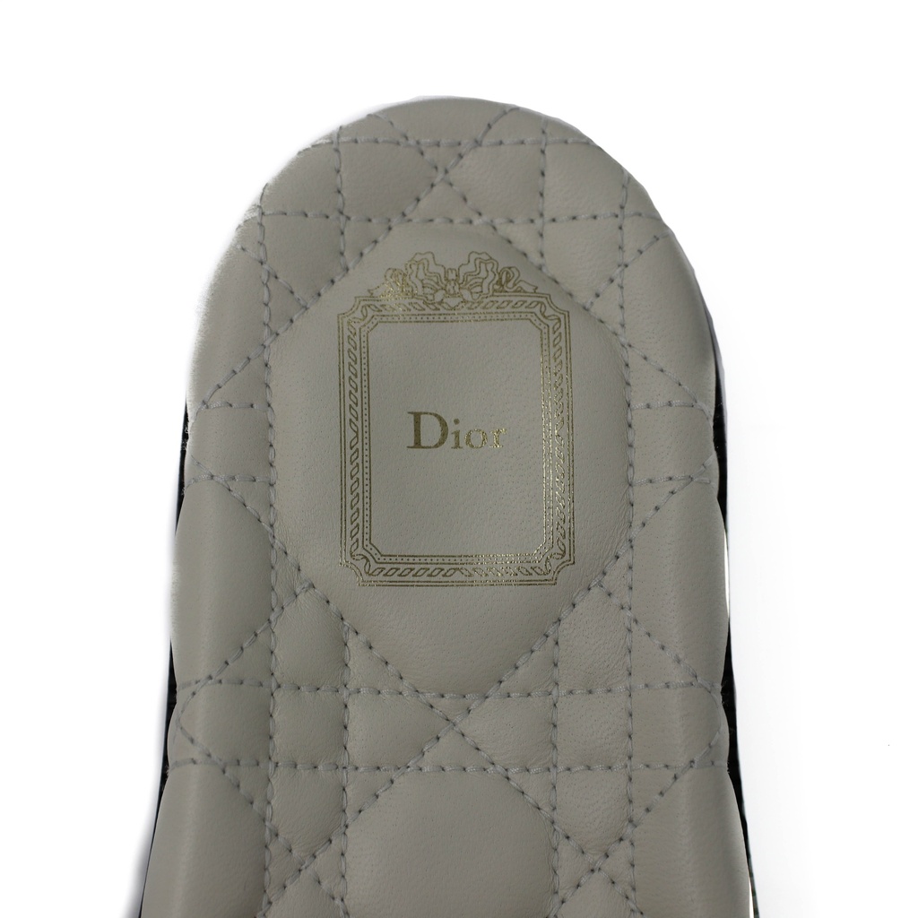 Christian Dior Cannage Slide White Quilted Cannage Lambskin Size 38