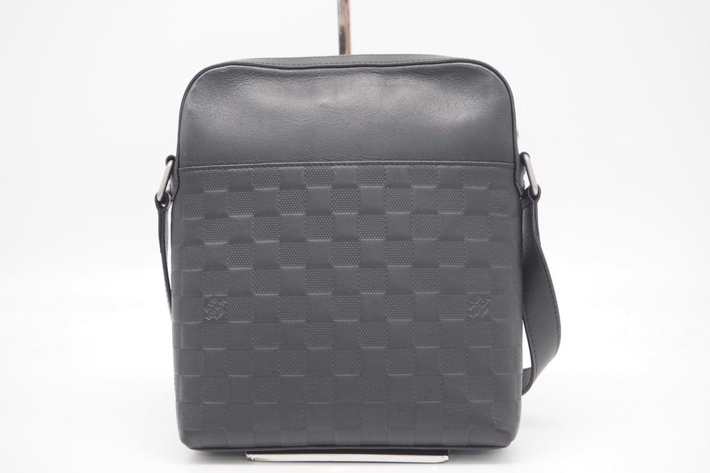 Louis Vuitton District Pochette Shoulder Bag