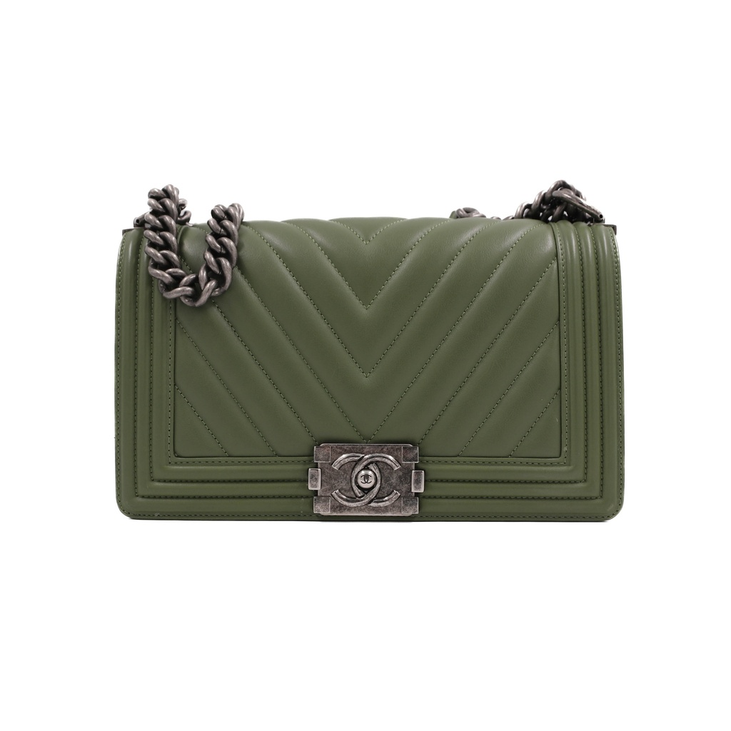 Chanel Calfskin Chevron Medium Boy Flap Green